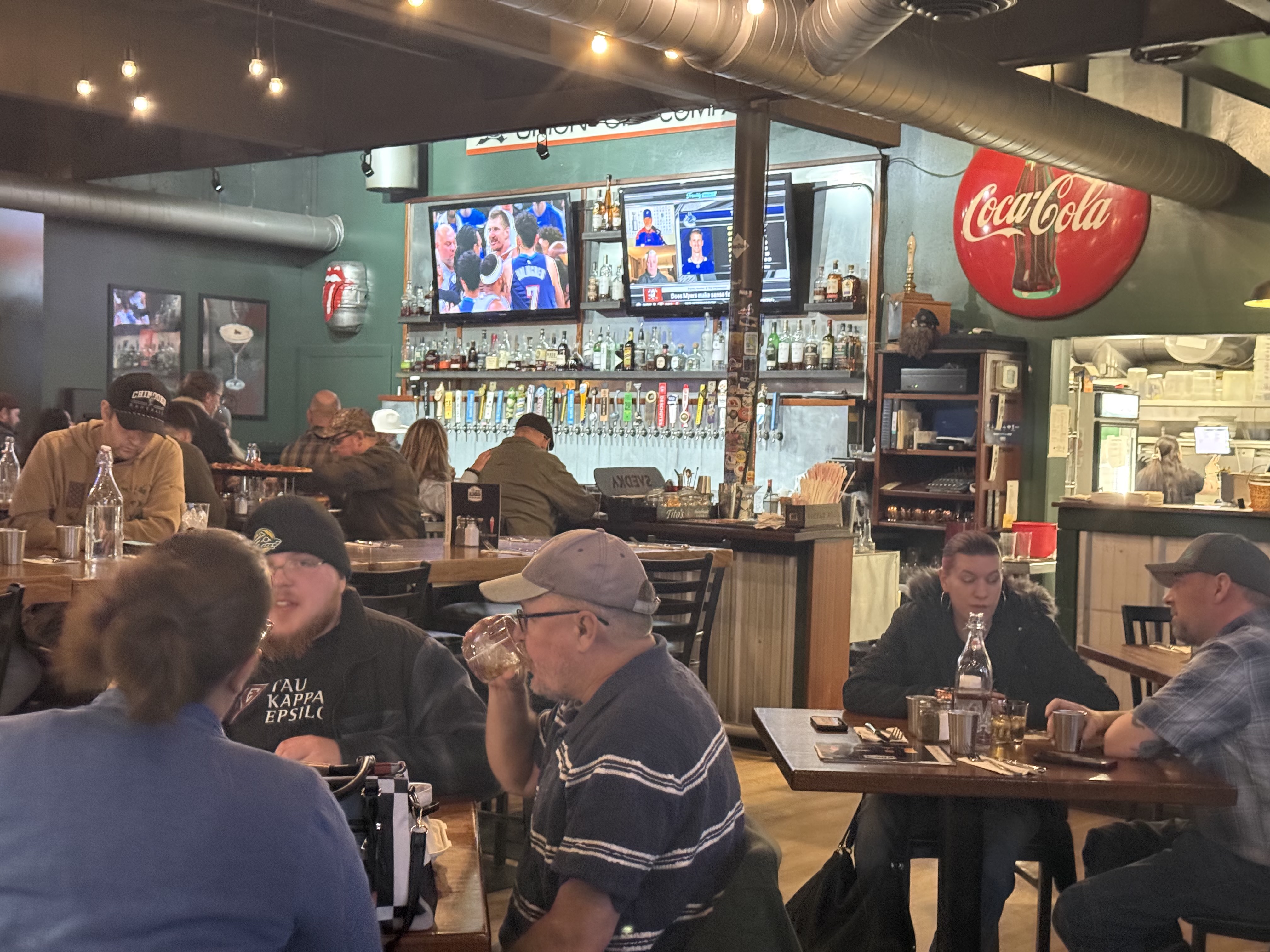 Guests enjoying Eagle River Alehouse